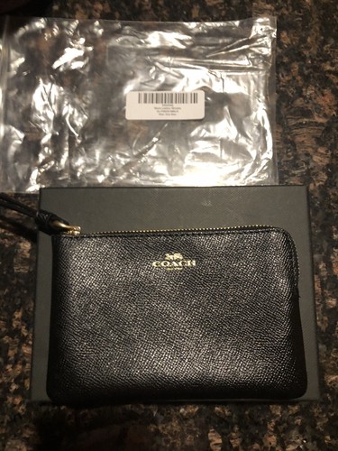 Polso nuovo con etichette Coach a grana incrociata in pelle con cerniera ad angolo nero