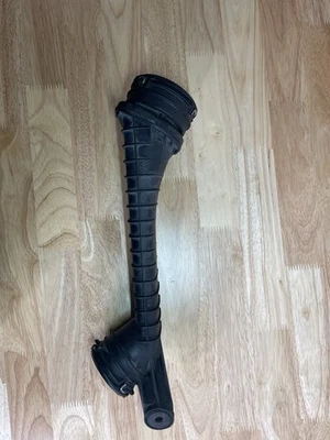 Оригинальный шланг интеркулера 2004-2005 Volkswagen Jetta 1J0-145-762 ГБ - Изображение 1 из 4