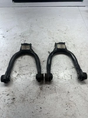 Par de brazos de control superiores originales OEM 2003 2004 Audi RS6 L+R *4B3505323* Foto 1 de 4