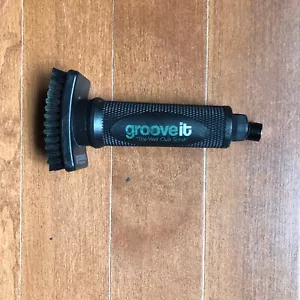Grooveit große Golfbürste mit Pushdown-Applikator & leistungsstarkem Magneten - Bild 1 von 3