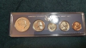 1966 US Special Mint Set 5 Coins with 40% Silver Kennedy Half Dollar & Box T105 - Picture 1 of 6