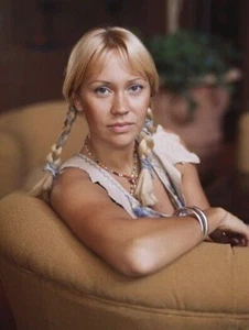 Agneta Faltskog Unsigned 10" x 8" Photo - ABBA *40 - 100% to Cancer Charity - Picture 1 of 1