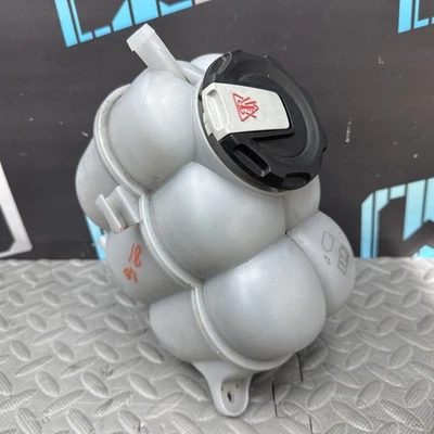 2017-2019 AUDI Q7 QUATTRO ENGINE RADIATOR COOLANT OVERFLOW TANK RESERVOIR W/ CAP Foto 1 de 4