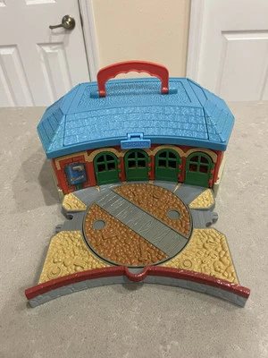 Thomas & Friends Take Along Play Roundhouse Estación de Tren Estuche de Transporte 2002 Juguete Foto 1 de 4