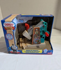 Sodor Oil Derrick Lights Sounds Works Thomas and Friends Wooden Railway Trains - Bild 1 von 12