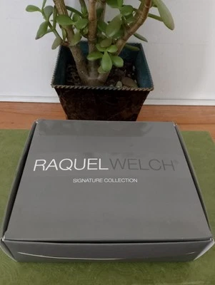 Raquel Welch Signature Collection Aperitif R4 2pcs Midnight Brown. - Image 1 of 4