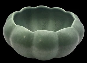 Vintage RED WING Pottery Scalloped Edge Melon Shaped Green Planter Bowl/Vase 276 - Picture 1 of 7