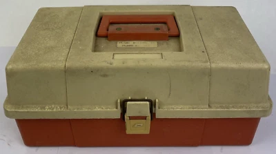 Caja de aparejos Plano 5520 naranja beige caja de pesca con contenido ganchos cuentas giratorias Foto 1 de 4