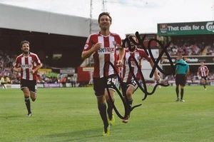 BRENTFORD: TOMMY SMITH SIGNED 6x4 ACTION PHOTO+COA - Picture 1 of 1