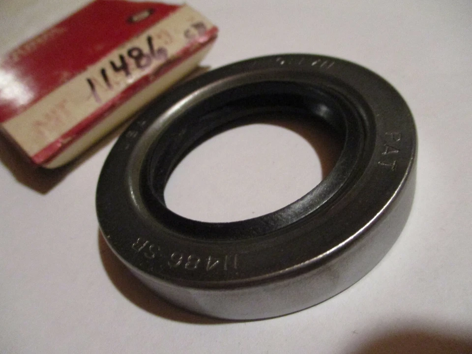 1964 65 66 67 + BUICK OLDSMOBILE PONTIAC TEMPEST + Transmission Rear Seal + NOS Foto 1 de 1