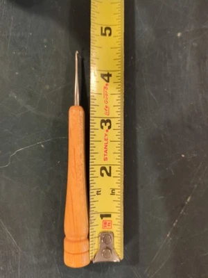 Vintage  Rug Hooking Tool, Wood Handle in great Condition! - Photo 1/3