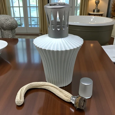 Lamp Berger bruciatore di fragranza catalitico Limoges Francia porcellana plissettata LEGGI - Immagine 1 di 4