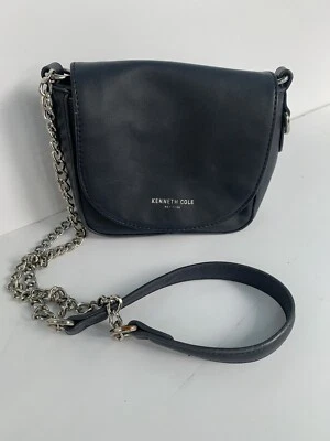 Bolso de mano pequeño bandolera Kenneth Cole Reaction azul marino de imitación de cuero Foto 1 de 2