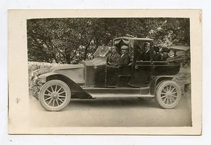 Carte-photo . Ancienne automobile . Voiture . LOURDES. Maison Bergeret. Old car - Picture 1 of 1