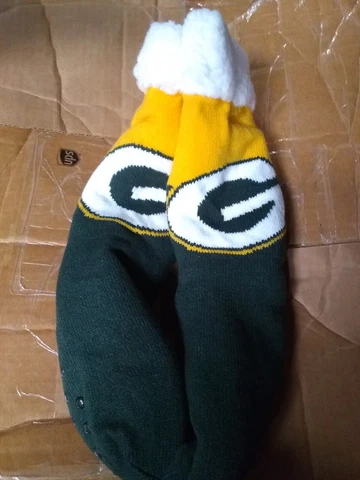 New Green Bay Packers Women's Footy Slippers Size 6-10 NFL  Warm Socks Non Slip Cover