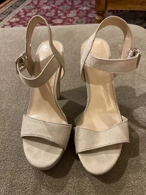 Lauren Conrad女式米色6 M麂皮绒高跟鞋厚底露趾鞋(BB) — 第 1/4 张图片