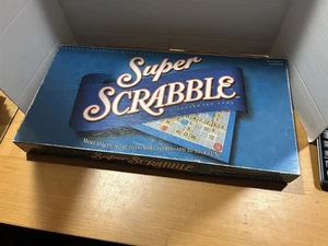 SUPER SCRABBLE CROSSWORD GAME HASBRO 2004 - Picture 1 of 7