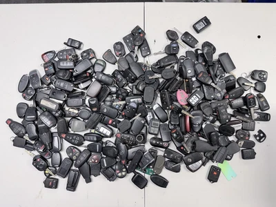 LARGE LOT OF KEY FOBS OEM AND AFTERMARKET LOT UNTESTED LARGE BOX FILLED 1832 - Image 1 of 4