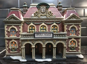 Mervyn's Village Square 2000 Opernhaus Porzellan beleuchtet Gebäude Chip Ecke - Bild 1 von 10