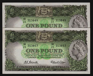 One Pound Banknote 1961 Coombs Wilson R34a HH/23 dark green pair - Picture 1 of 2