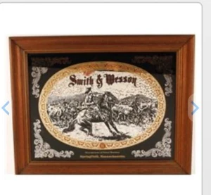 "Revólveres Smith & Wesson grandes 29x 24"" marco de madera espejo hombre cueva bar desgaste BC de colección" - Imagen 1 de 10