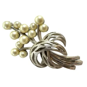 Vintage Trifari Silver Tone Imitation Pearl Brooch Bouquet - Picture 1 of 3