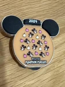 Disney Pin Mickey Mouse Pluto's Pumpkin Pursuit 2024 Glow in the Dark Minnie - Bild 1 von 2