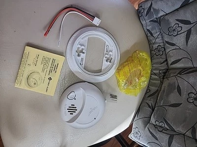 Detector de humo BRK First Alert 9120B alimentado por CA batería y cable de respaldo Foto 1 de 4