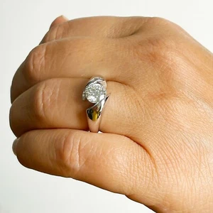 Anillo de compromiso solitario de tensión de moissanita F1 redondo oro blanco macizo 14K 1,00 - Imagen 1 de 12