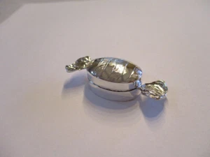 Sterling silver pill box Toffee style solid 925 engraved on top oval shape - Picture 1 of 5