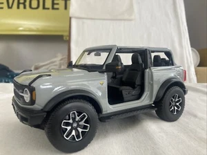 2021 FORD BRONCO BADLANDS MAISTO 1/18 SCALE DIECAST GRAY - Picture 1 of 8