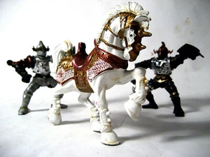 es. POPO FIGURAS MEDIOVAL CABALLO Y 2 JINETES (#*/*) 15.5 - Imagen 1 de 12