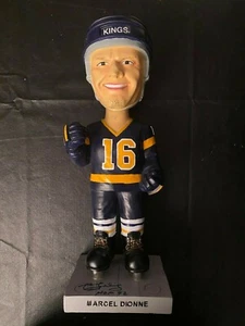SELTENES 18" HOF MARCEL DIONNE LOS ANGELES KINGS WACKELKOPF SIGNED AUTOGRAMM - Bild 1 von 4