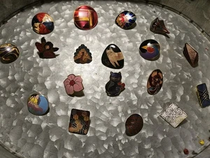 ENORME LOTE DE 18 PENDIENTES INDIVIDUALES GRANDES CLOISONNE PERFORADOS PARA USAR COMPARTIR MANUALIDADES - Imagen 1 de 2