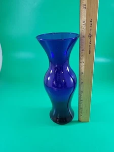 Vintage Cobalt Blue Hand Blown Glass 9" Vase COOL BLUE perfect no scratches. - Picture 1 of 12
