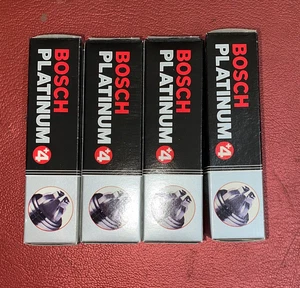 Bosch Platinum Spark Plug Set (X4) - 0 242 225 590 - For BMW 750iL & 850Ci 95-97 - Picture 1 of 7