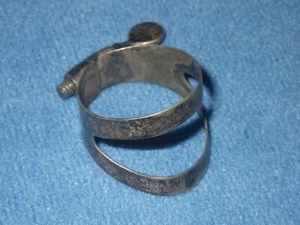 VINTAGE SINGLE SCREW INVERTED Bb CLARINET LIGATURE - SILVER PLATED - CONN? - Picture 1 of 6