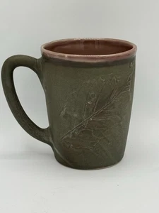 Steingut Keramik Becher mit matter Glasur grün geprägtes Blattmuster - Bild 1 von 8