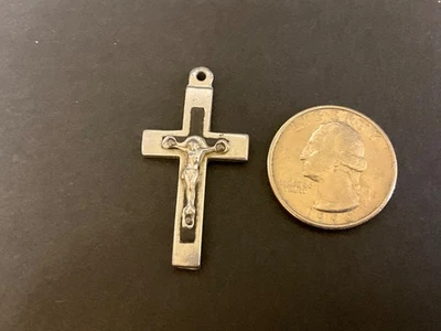 Antiguo bolsillo colgante crucifijo con incrustación de madera de ébano tono plata 1-1/2" L Francia Foto 1 de 4