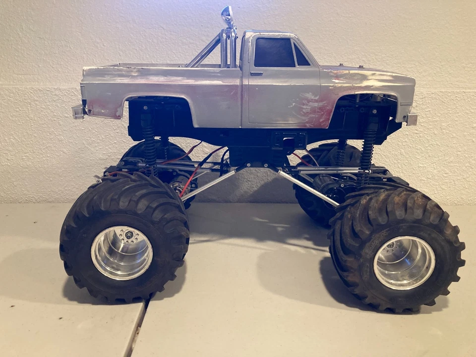 De Colección Tamiya Super Clod Buster 1/10 Monster Chevrolet C 10 Camioneta Coche RC Juguete Foto 1 de 4