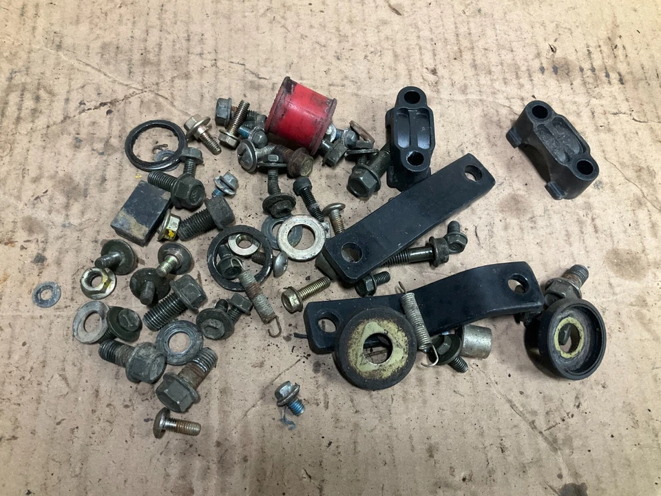 2004 04 ARCTIC CAT YOUTH 50 CC lote de piezas de pernos de hardware varios Foto 1 de 1