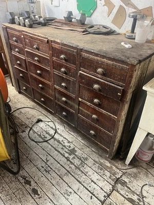 Boticario mostrador de tienda estadounidense del siglo XIX sin restaurar Foto 1 de 4