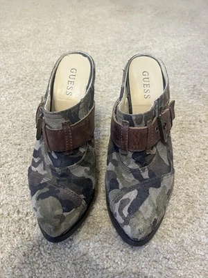 Botas sin cordones Guess de tacón alto "Camo" 8 Foto 1 de 4