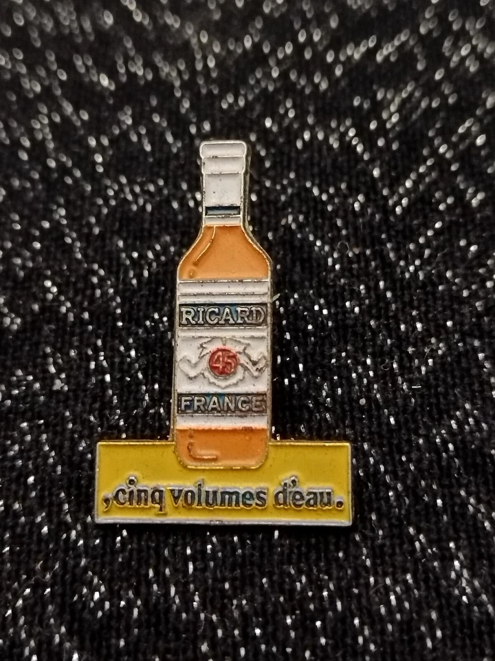 Pin's Pins Pin Enamel 4 Alcool  Apéritif Anisé Ricard "Cinq volume d'eau" Email  - Photo 1/1