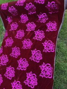 Vintage Aquila Doppio Velluto Rosso/Marrone Tessuto Rosa Paillettes Rose 130” x 41” - Foto 1 di 9