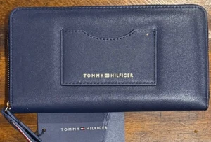 Tommy Hilfiger New AUTHENTIC Woman's wallet NWT - Picture 1 of 3