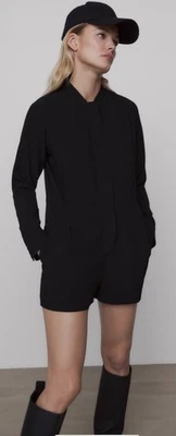 Mameluco Zara Talla Pequeña Cremallera Completa Manga Larga Botón Acento Negro Foto 1 de 4