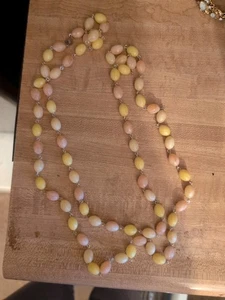 Vintage Mid Century Beaded Necklace Pink Cream Gold Mottled Beads Classic 1960's - Picture 1 of 1