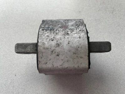 2004-2010 MERCEDES-BENZ SLK280 R171 ~ REAR ENGINE MOUNT ~ A2202401818 - Image 1 of 4