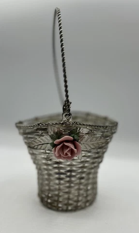Metal Weaved Basket w/ Ceramic Flowers, beautiful! Cover